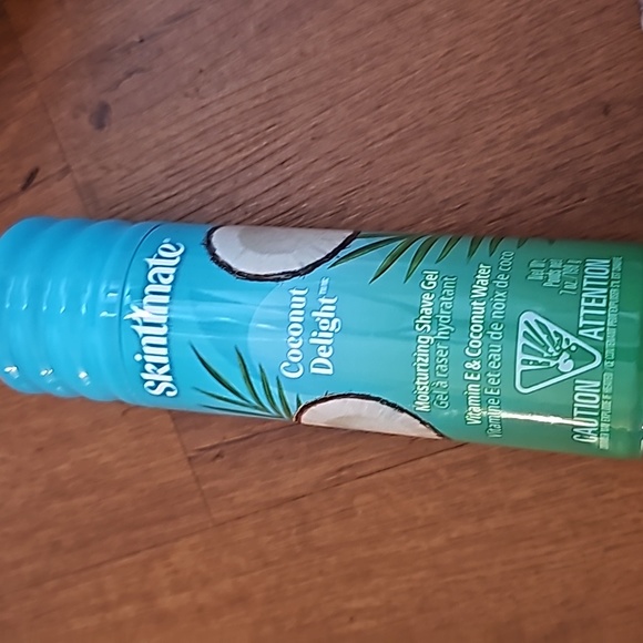 Skintimate Razor & Shave Cream Bundle Deal - Picture 4 of 6